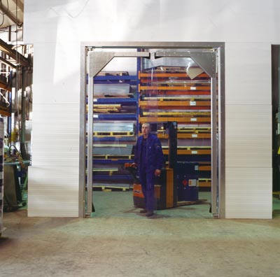 Pendeltor für den Innenbereich, verzinkter Rahmen, Torblatt Kunststoff/transparent 7 mm stark, Türöffnung BxH 3000x3000 mm